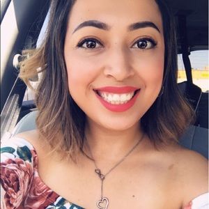 Meet your Posher, Gloria